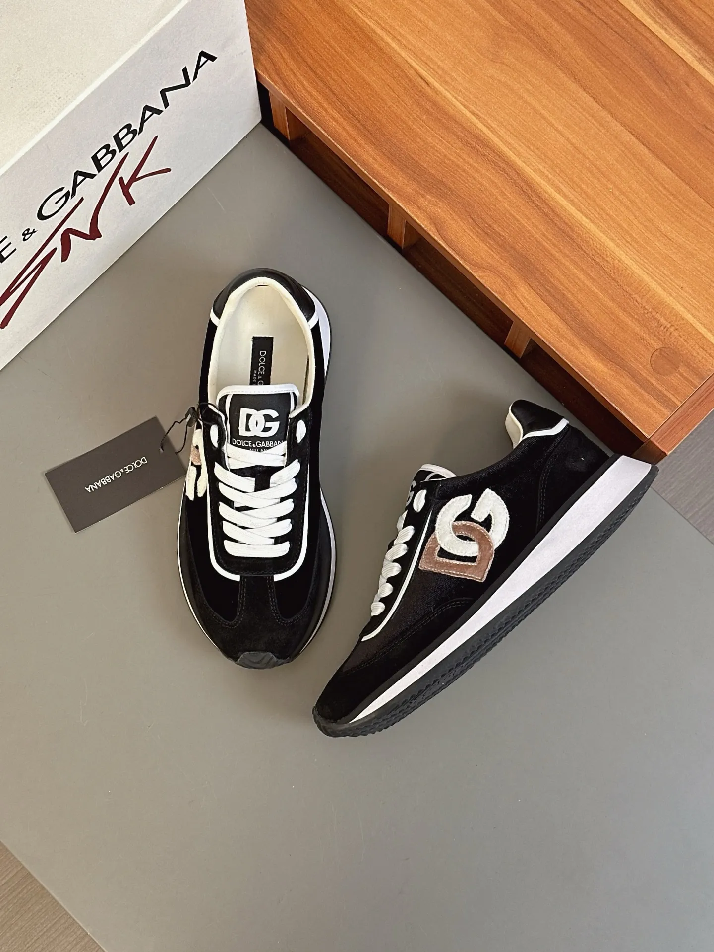 💰700••New arrivals••Dolce&Gabbana••DG✔️High-end men’s sports•casual shoes. Original goods from top counters. Original imported cowhide, multi-material splicing design ➕Imported cowhide lining, cowhide feet ➕Original T men's shoes 💰R elastic outsole.  Size: 39-44 (38, 45 customized)